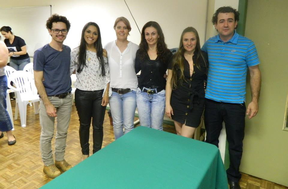 Da esquerda para a direita: Lucas Bourscheid, Naulise Gazola, Keli Krause, Alessandra Klein, Bruna Todeschini (intérprete voluntária de libras) e Alessandro Dacas Da esquerda para a direita: Lucas Bourscheid, Naulise Gazola, Keli Krause, Alessandra Klein, Bruna Todeschini (intérprete voluntária de libras) e Alessandro Dacas